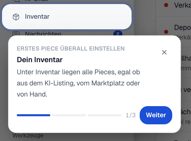 Eine Tour der Ersten Schritte in der Kleidio-App: Der Menüpunkt Inventar ist hervorgehoben, daneben erklärt eine Blase den Schritt Dein Inventar mit dem Knopf Weiter.