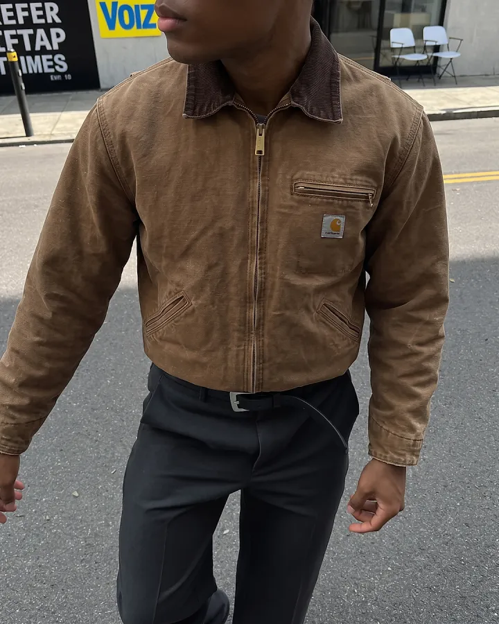 Nachher: Try-On-Ergebnis für Carhartt Detroit Jacket, KI-generiertes Bild