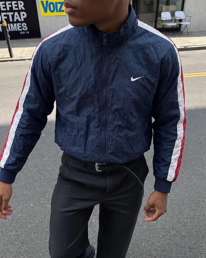 Nachher: Try-On-Ergebnis für Nike Trainingsjacke, KI-generiertes Bild