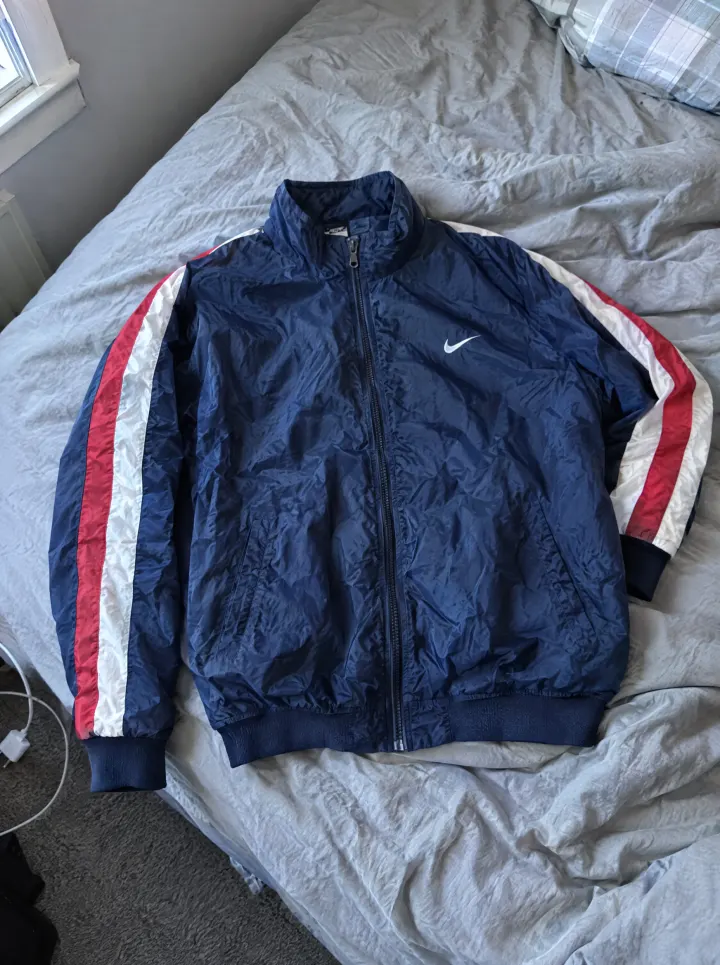 Vorher: Handyfoto Nike Trainingsjacke